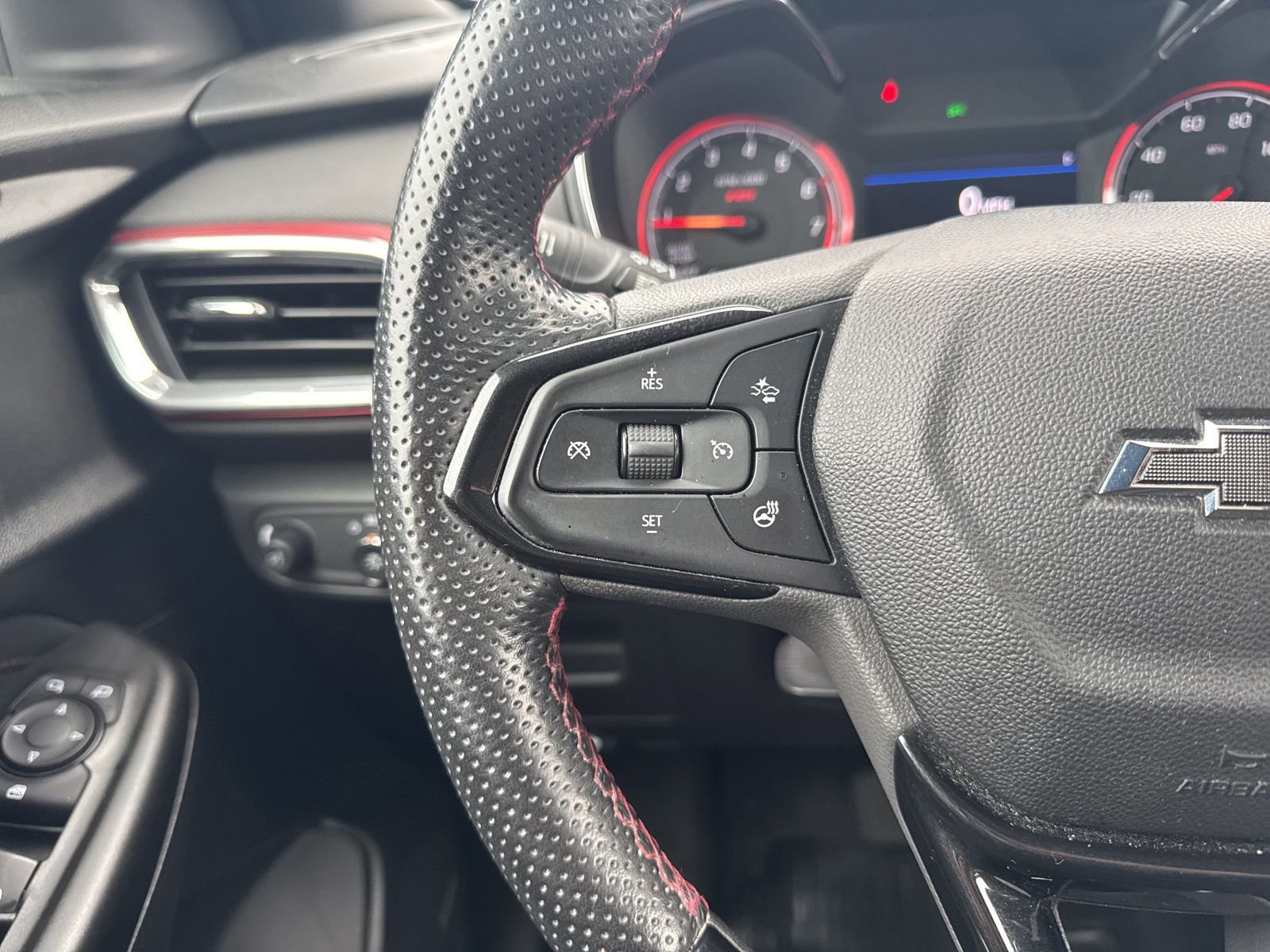 Used 2022 Chevrolet TrailBlazer RS w/ Technology Package image 26