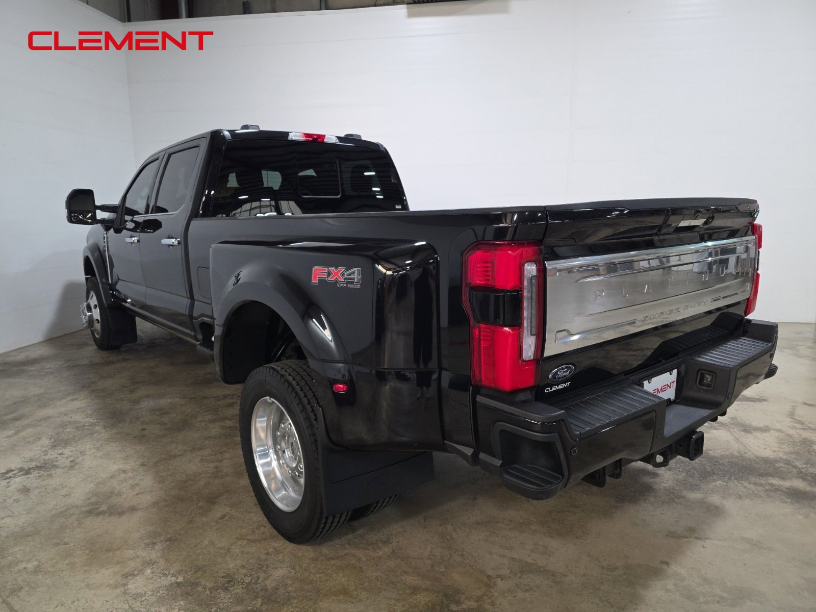 Certified 2023 Ford F450 Platinum w/ FX4 Off-Road Package image 8