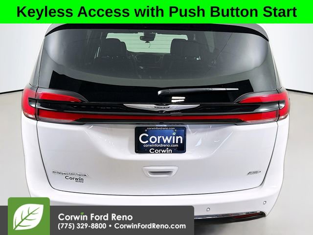 Used 2025 Chrysler Pacifica Select AWD/4WD image 6