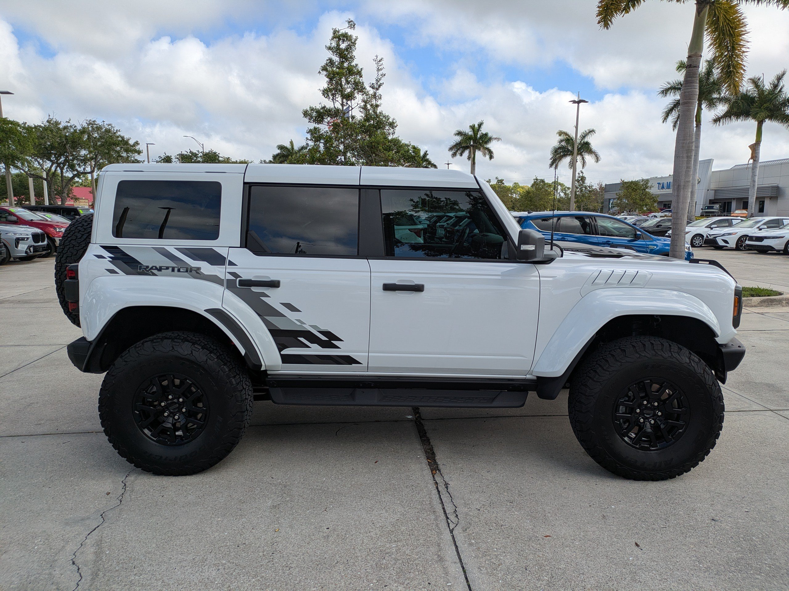 Certified 2025 Ford Bronco Raptor w/ Interior Carbon Fiber Pack AWD/4WD image 3