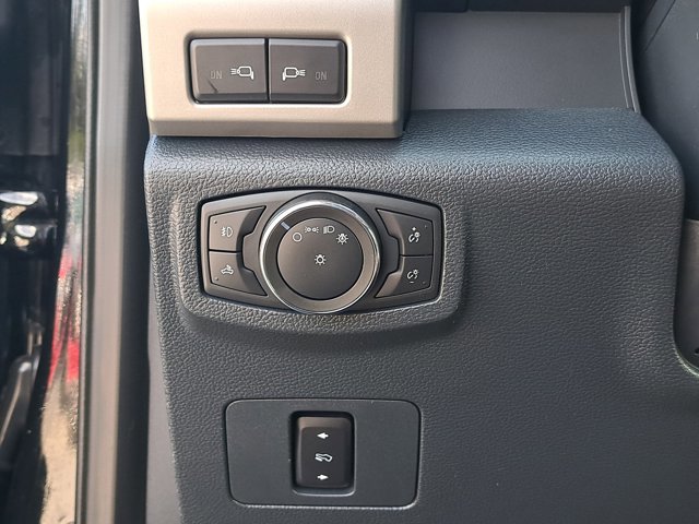 Certified 2022 Ford F350 Lariat w/ Lariat Value Package image 22