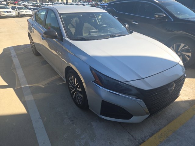 Used 2024 Nissan Altima 2.5 SV FWD image 41