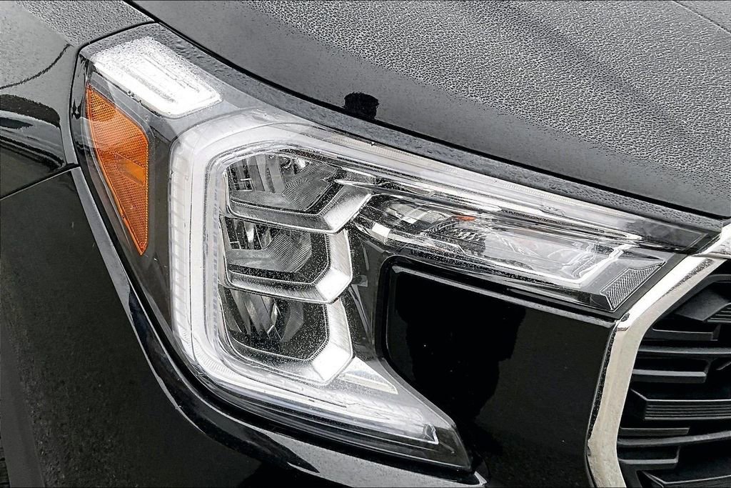 Used 2024 GMC Terrain SLE image 27