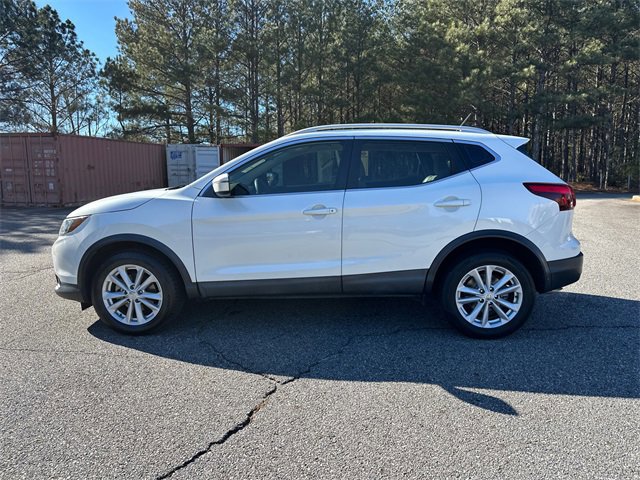 Used 2018 Nissan Rogue Sport SV image 2