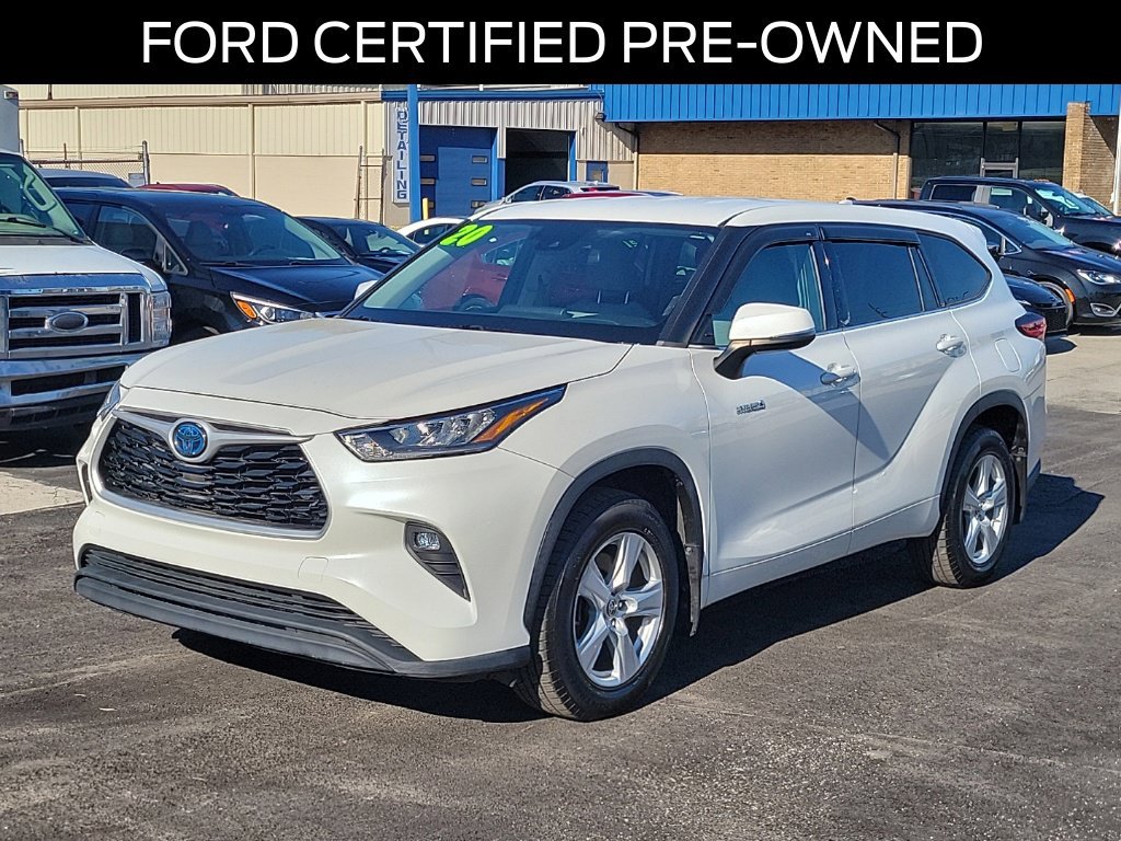 Used 2020 Toyota Highlander LE FWD image 2