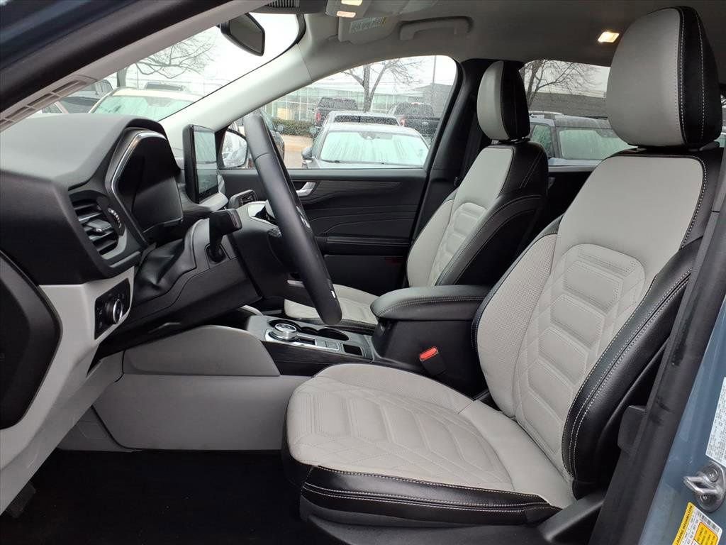 Certified 2023 Ford Escape Platinum w/ Premium Technology Package image 13