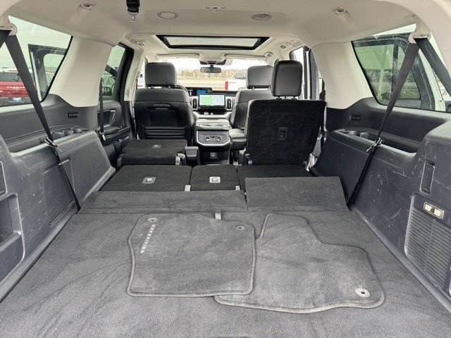 Certified 2025 Ford Expedition Max Platinum image 33