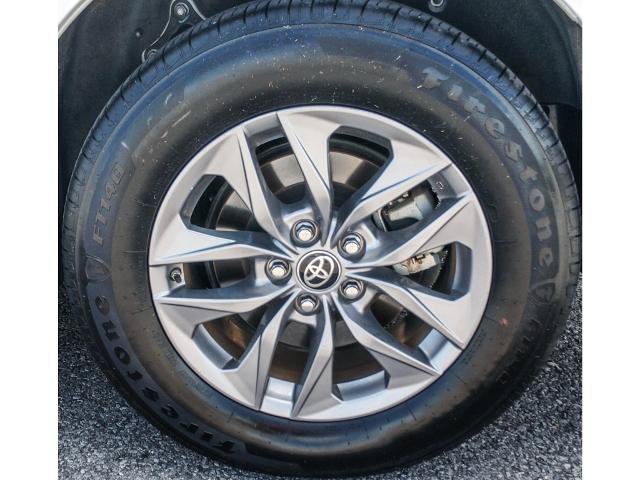 Used 2025 Toyota Sienna XLE FWD image 6