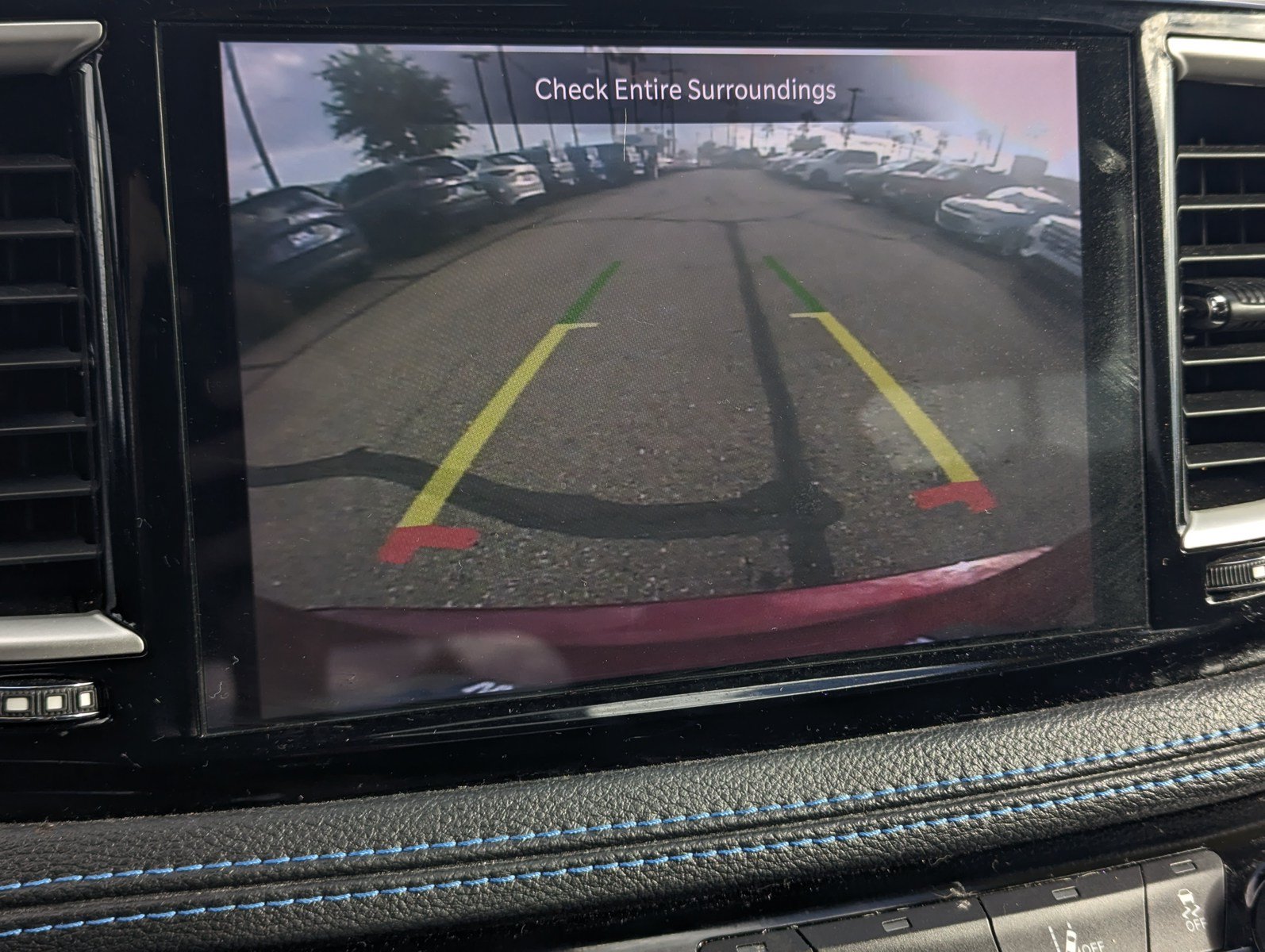 Used 2021 Chrysler Pacifica Touring FWD image 15