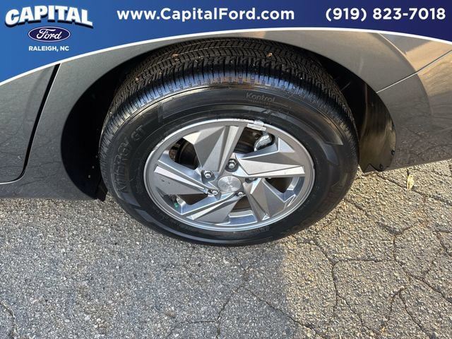 Used 2024 Hyundai Elantra SE image 13