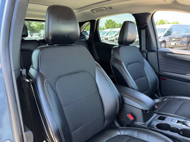 Certified 2025 Ford Escape SE FWD image 19