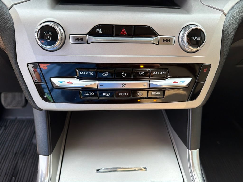 Certified 2023 Ford Explorer XLT w/ Equipment Group 202A RWD image 33