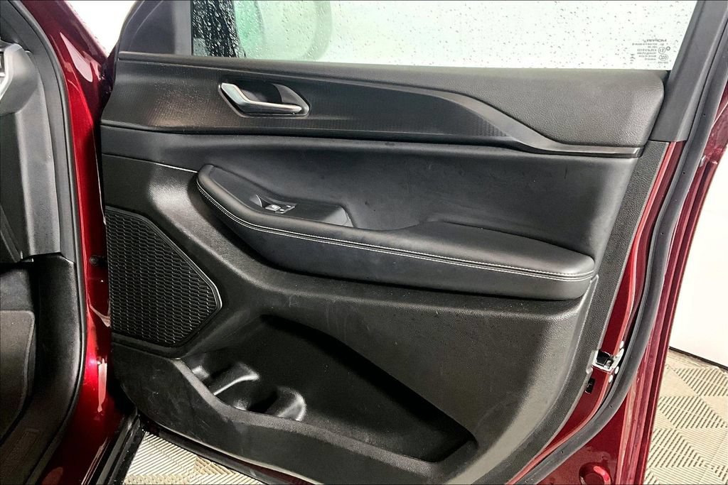 Used 2025 Jeep Grand Cherokee Altitude AWD/4WD image 19