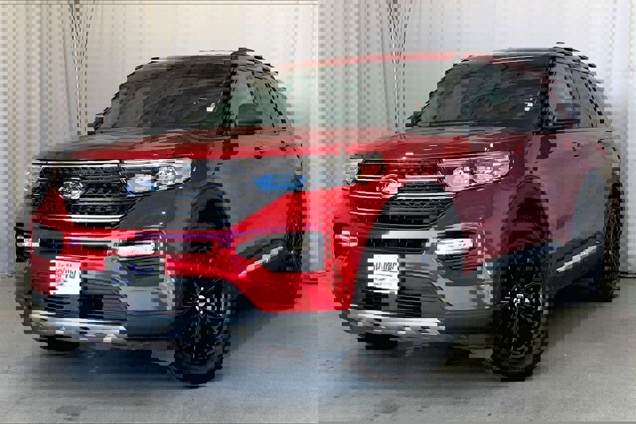 Certified 2022 Ford Explorer XLT w/ Equipment Group 202A image 12
