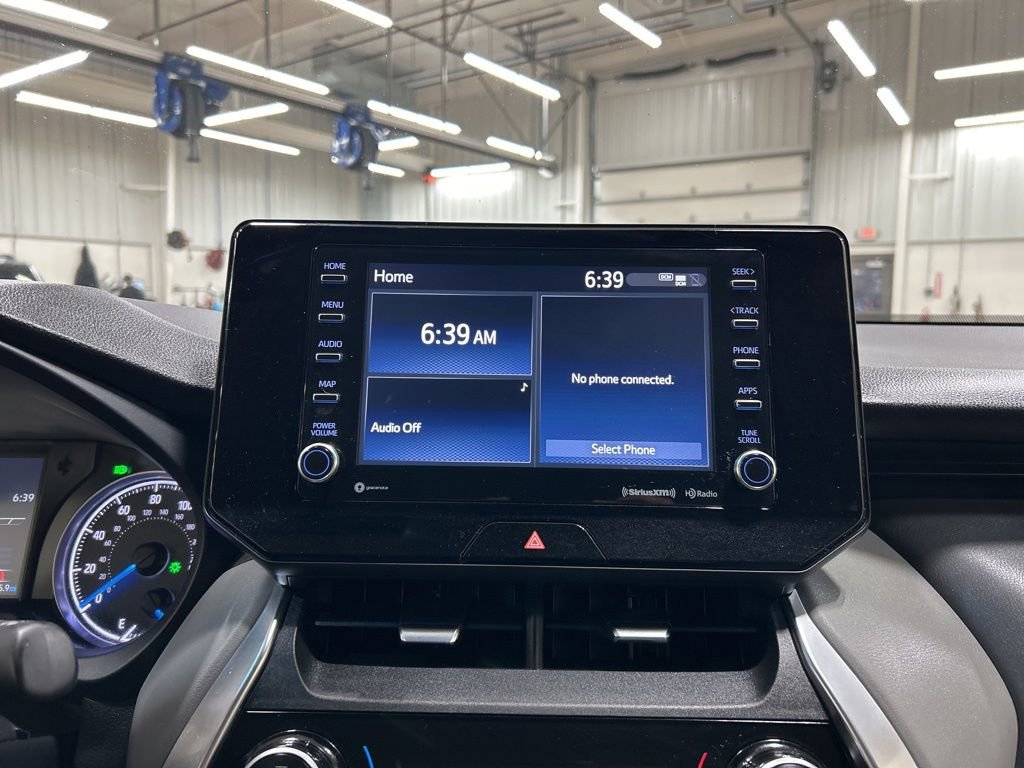 Used 2022 Toyota Venza LE image 17