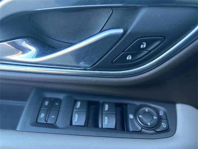 Used 2021 Chevrolet Suburban Z71 image 14