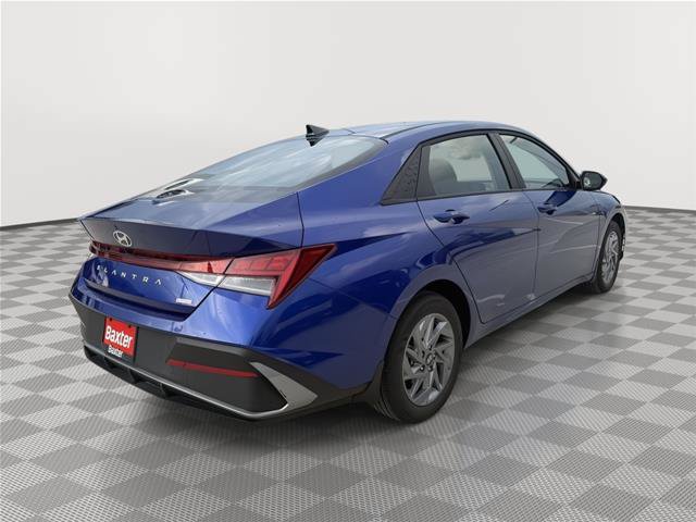 Used 2025 Hyundai Elantra Hybrid FWD image 5
