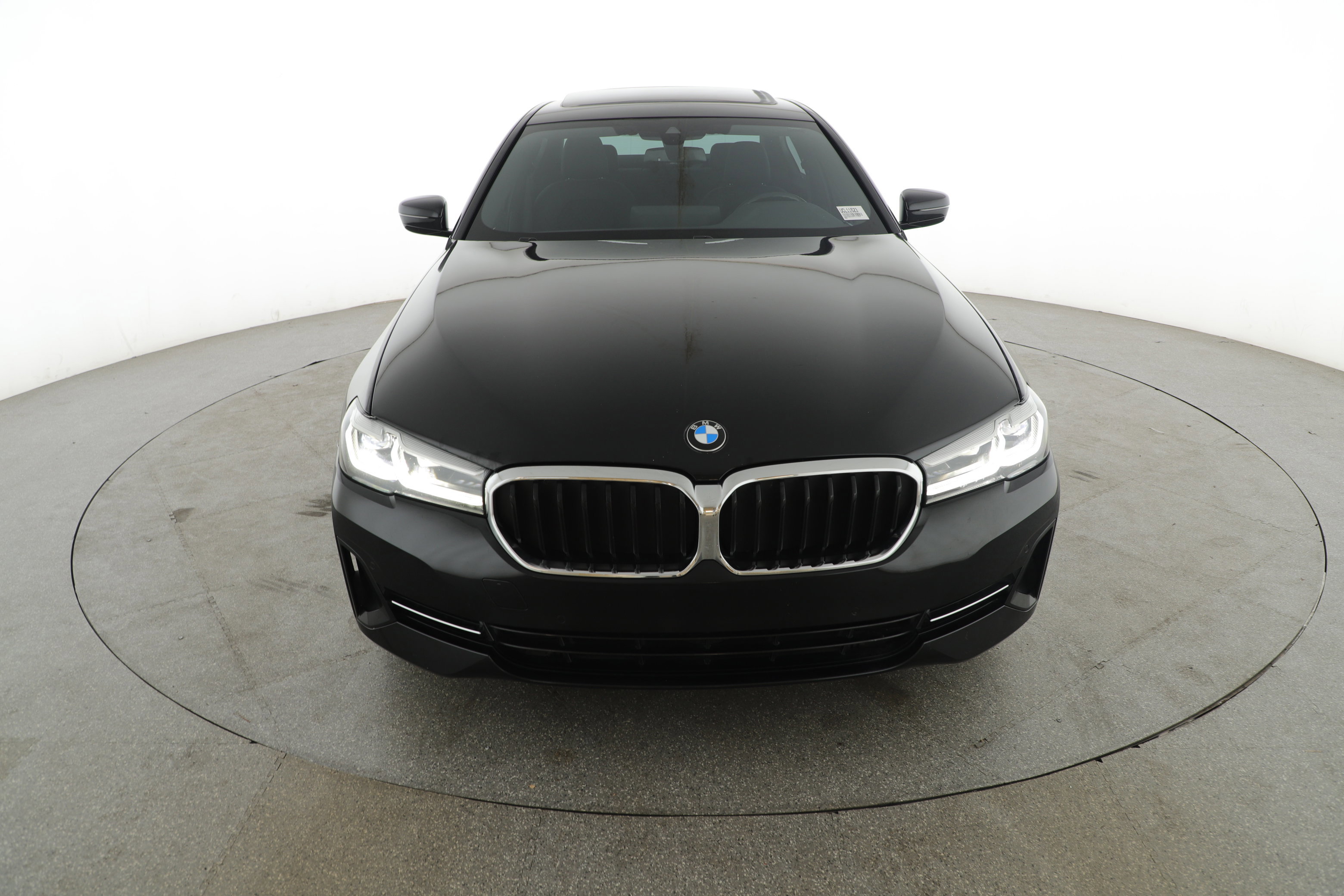Used 2023 BMW 530i w/ Convenience Package image 4