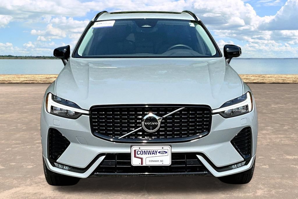 Used 2025 Volvo XC60 B5 Plus AWD/4WD image 2