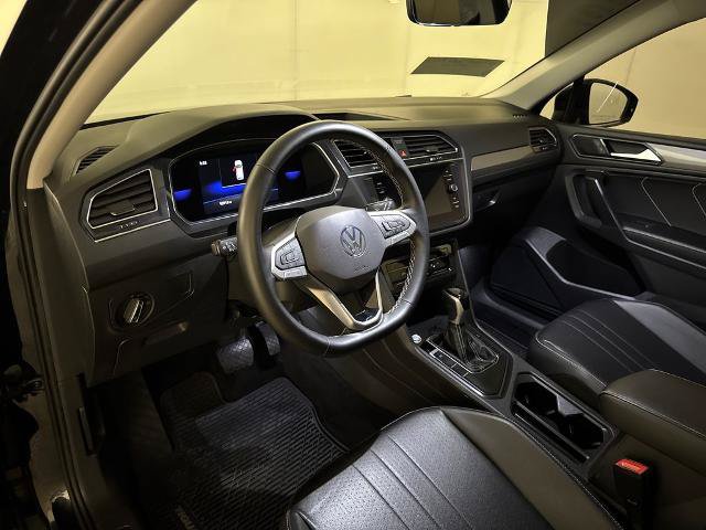 Used 2022 Volkswagen Tiguan SE w/ Panoramic Sunroof Package FWD image 6