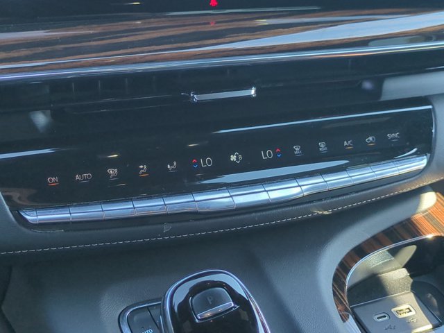 Used 2023 Cadillac Escalade Premium Luxury AWD/4WD image 23