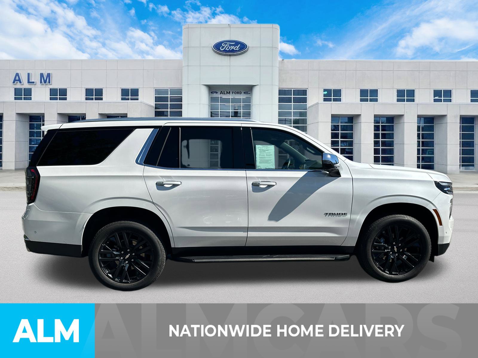 Used 2025 Chevrolet Tahoe Premier AWD/4WD image 4