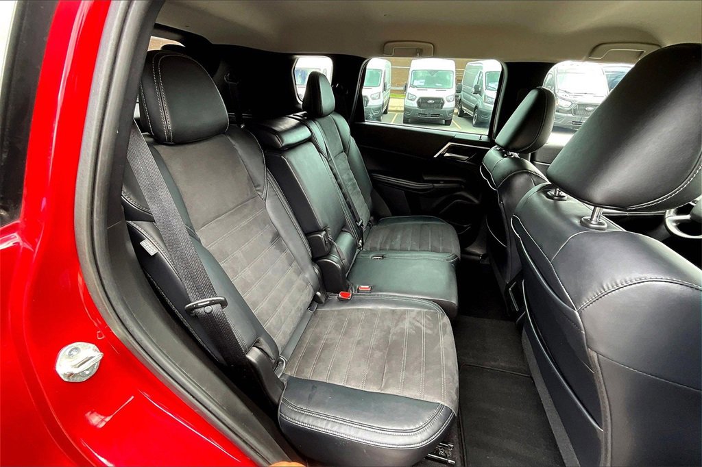 Used 2023 Mitsubishi Outlander SE image 25