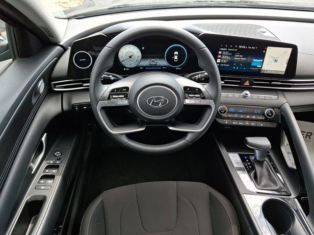 Used 2023 Hyundai Elantra SEL w/ Convenience Package FWD image 11