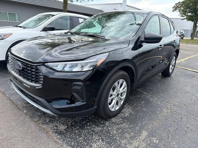 Certified 2025 Ford Escape Active FWD image 2