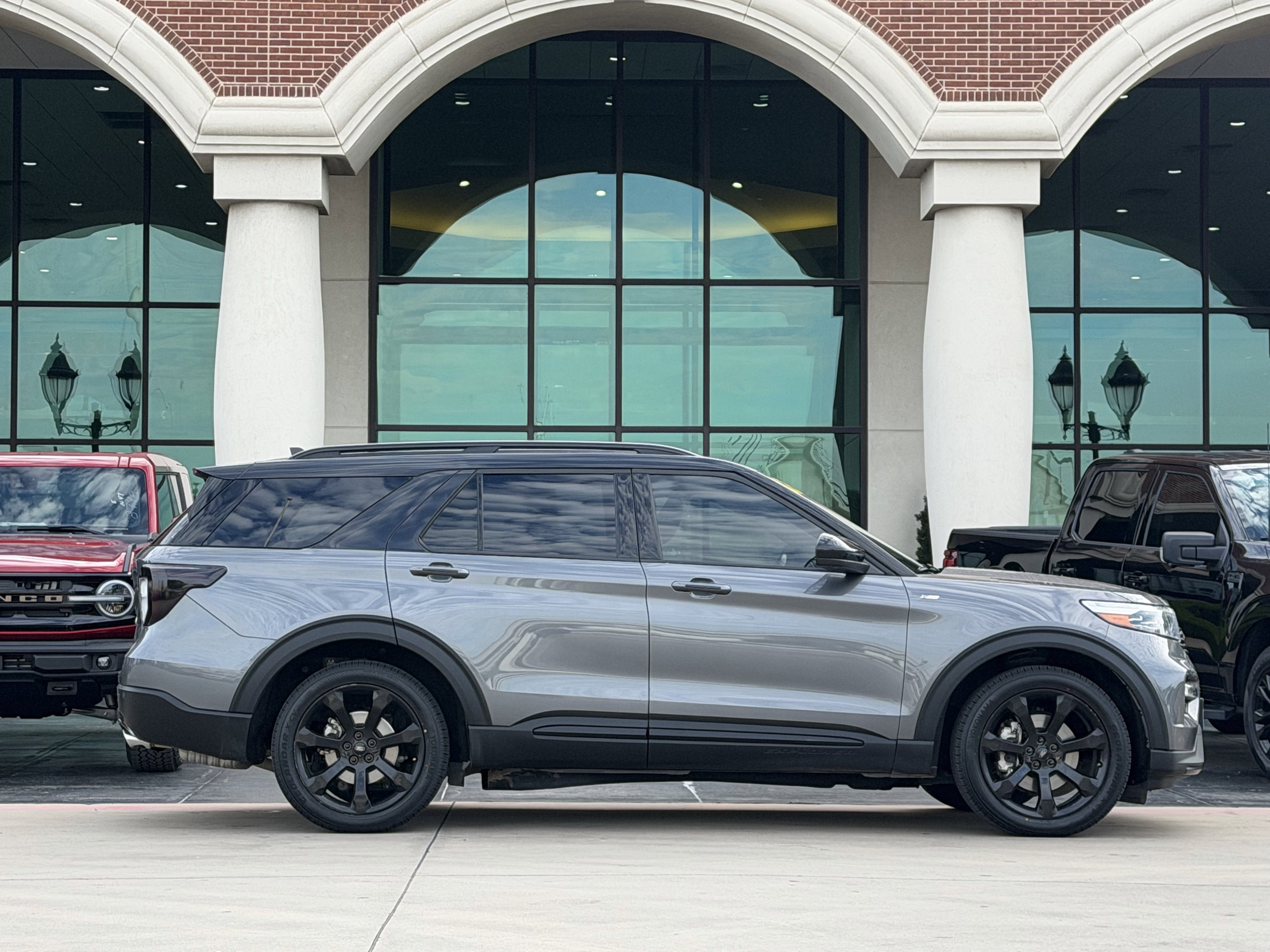 Certified 2023 Ford Explorer ST-Line w/ Class IV Trailer Tow Package RWD image 3