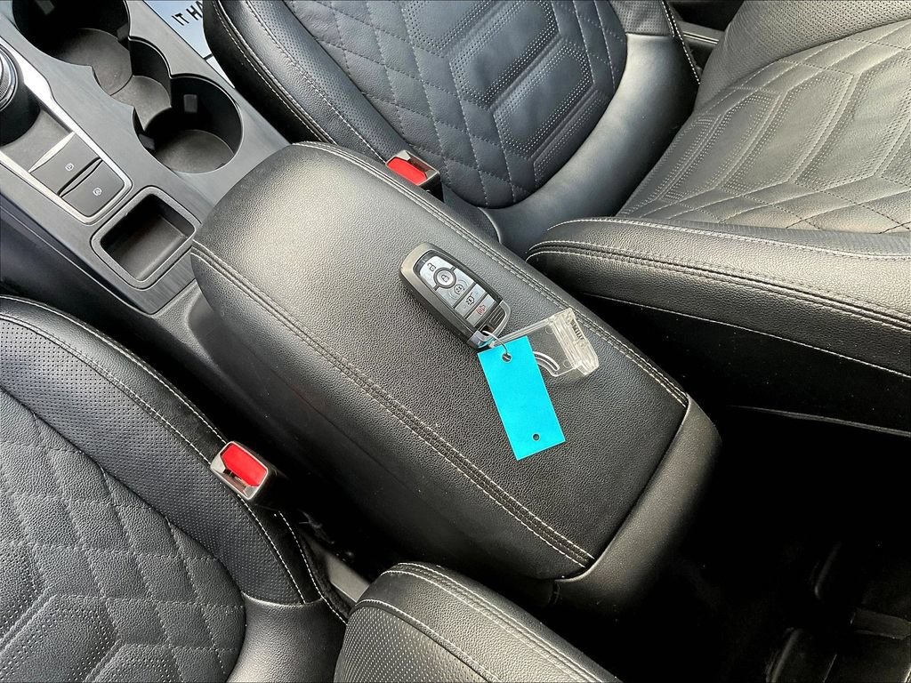 Certified 2023 Ford Escape Platinum w/ Premium Technology Package AWD/4WD image 39