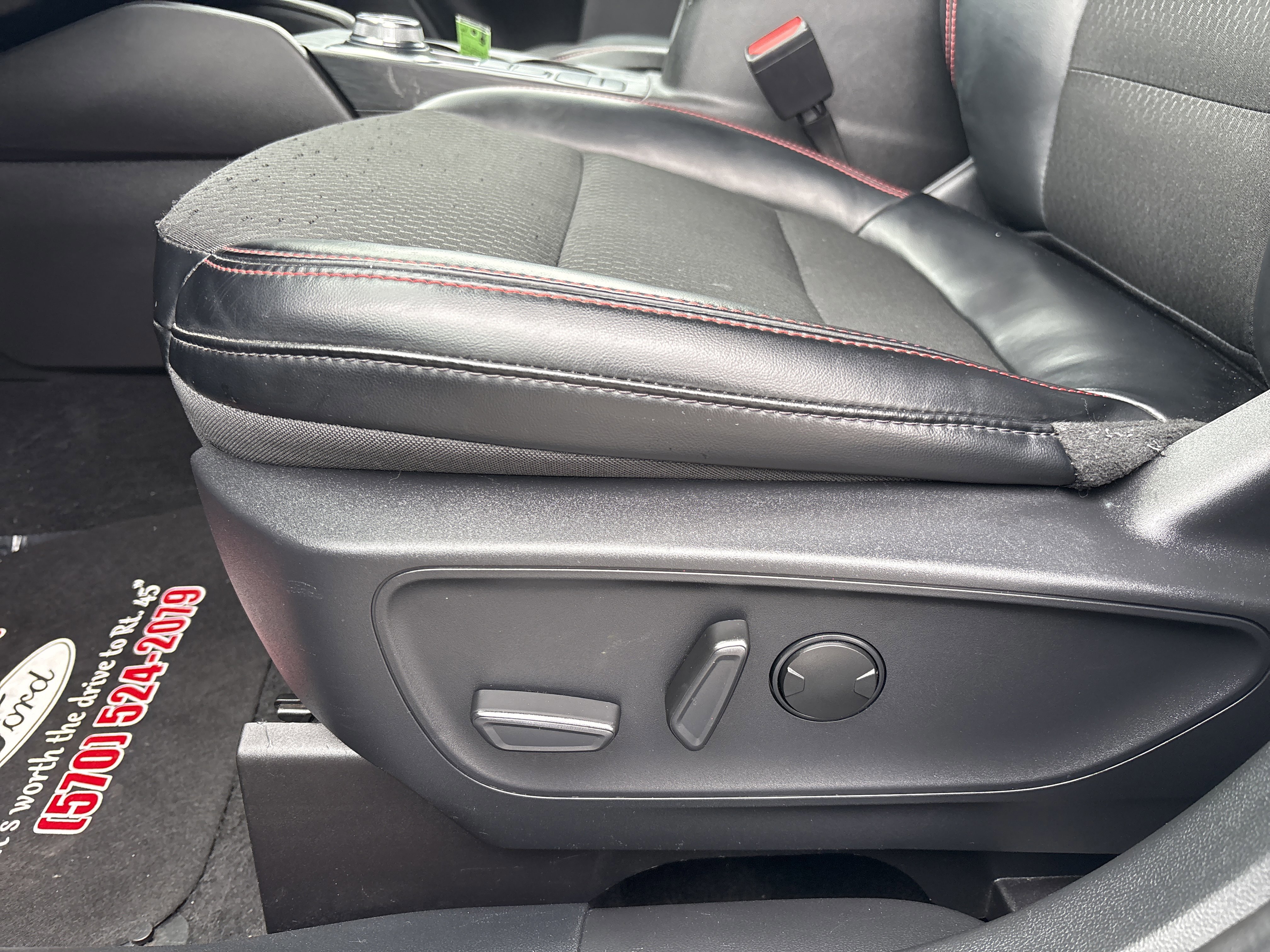Certified 2025 Ford Escape ST-Line Select AWD/4WD image 15