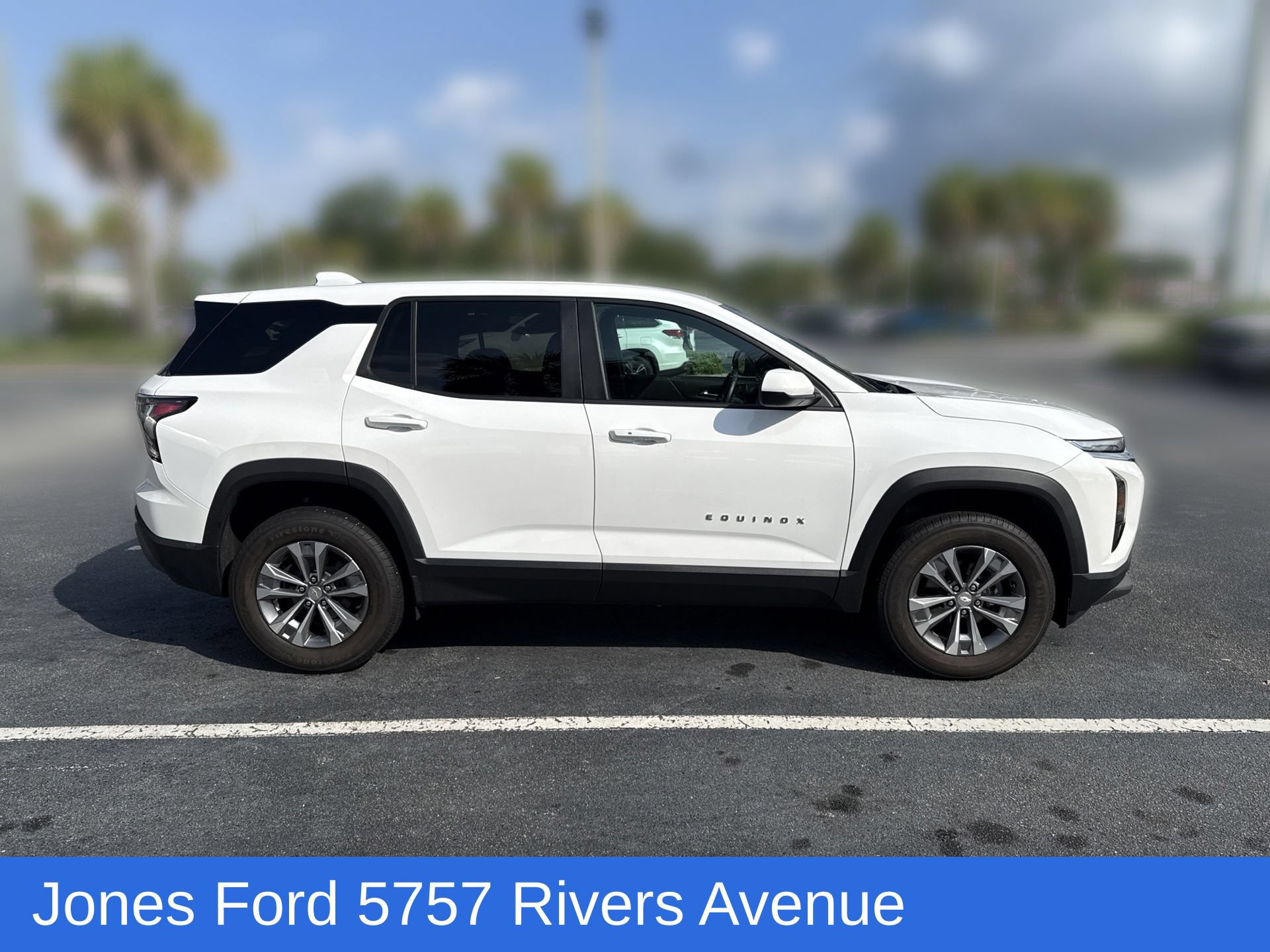 Used 2025 Chevrolet Equinox LT FWD image 3