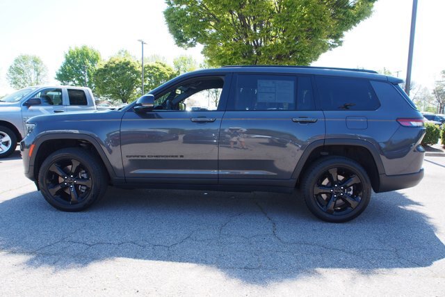 Used 2024 Jeep Grand Cherokee L Limited w/ Black Appearance Package AWD/4WD image 4