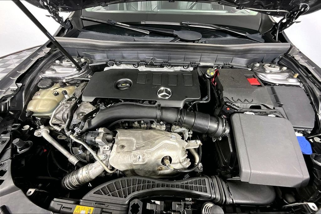 Used 2022 Mercedes-Benz GLB 250 4MATIC w/ Premium Package Lite image 9