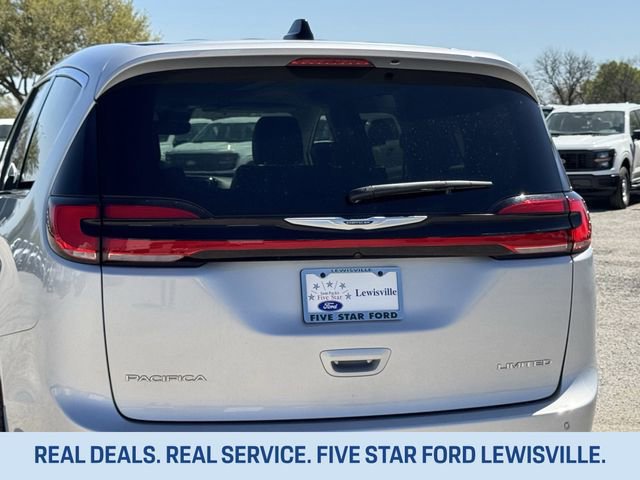 Used 2024 Chrysler Pacifica Limited image 6