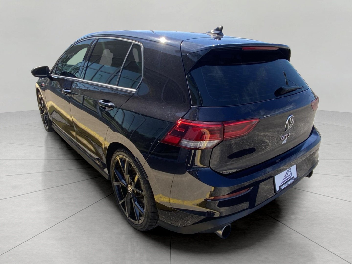 Used 2024 Volkswagen GTI SE FWD image 12