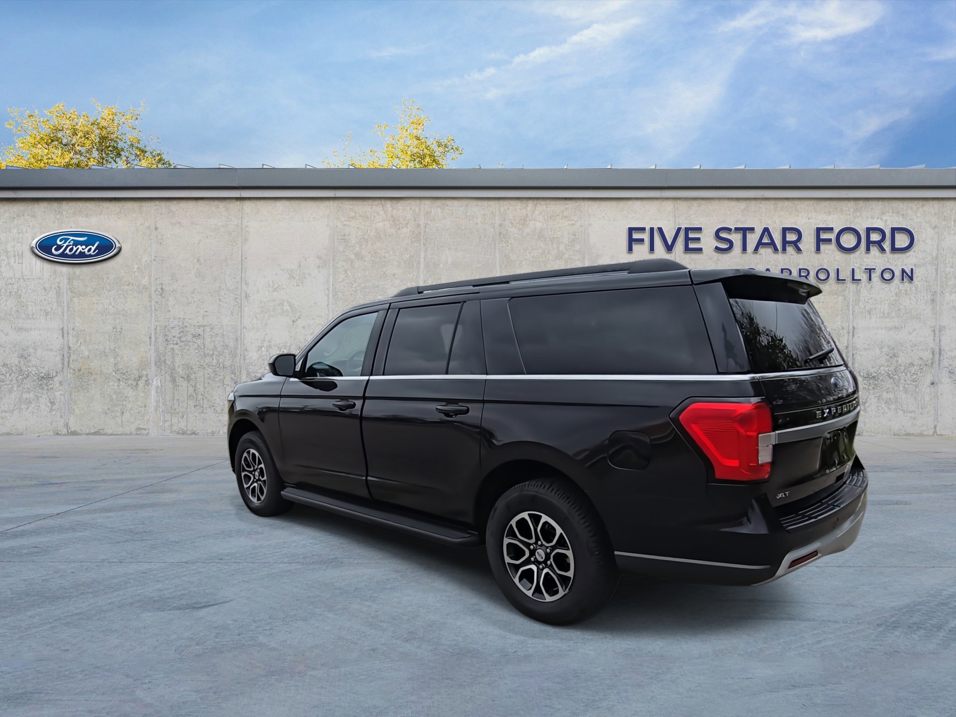 Certified 2024 Ford Expedition Max XLT image 3