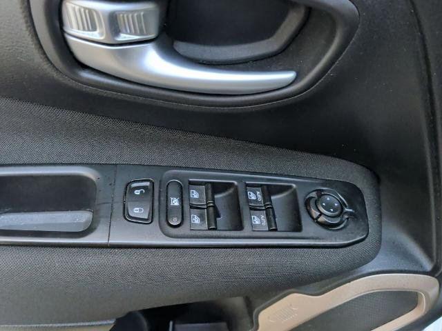 Used 2017 Jeep Renegade Latitude image 15