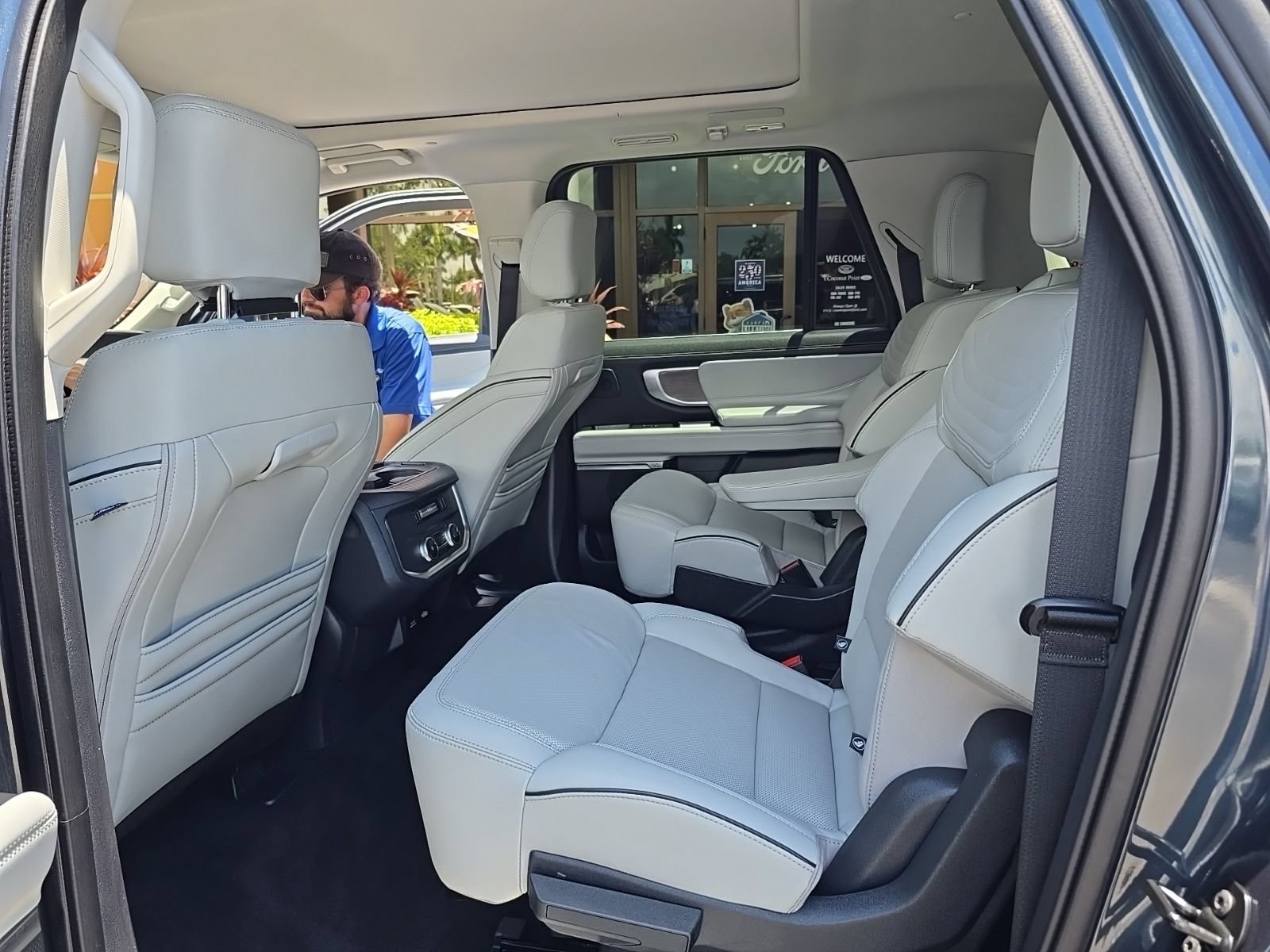 Certified 2025 Ford Expedition Max Platinum w/ Platinum Ultimate Package AWD/4WD image 6