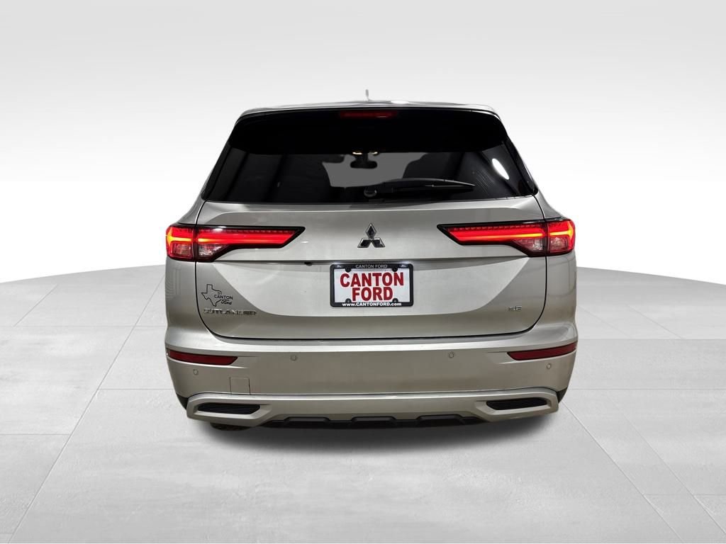 Used 2024 Mitsubishi Outlander SE Black Edition image 4