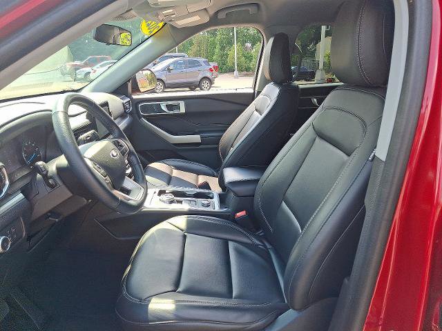 Certified 2022 Ford Explorer XLT w/ Equipment Group 202A image 13