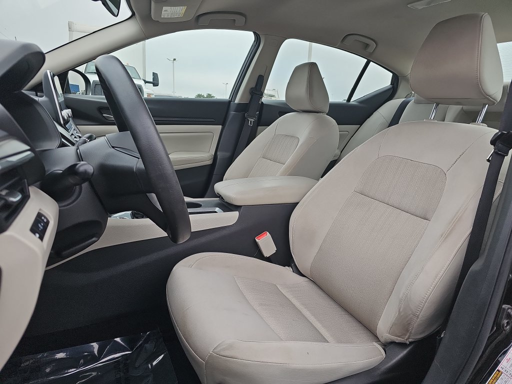 Used 2025 Nissan Altima 2.5 SV FWD image 14