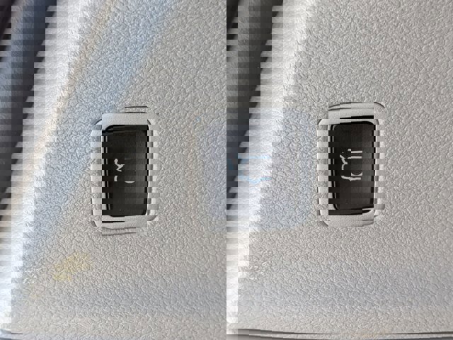 Used 2023 Chrysler Pacifica Touring-L image 33