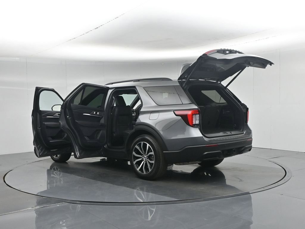 Certified 2025 Ford Explorer ST-Line RWD image 40