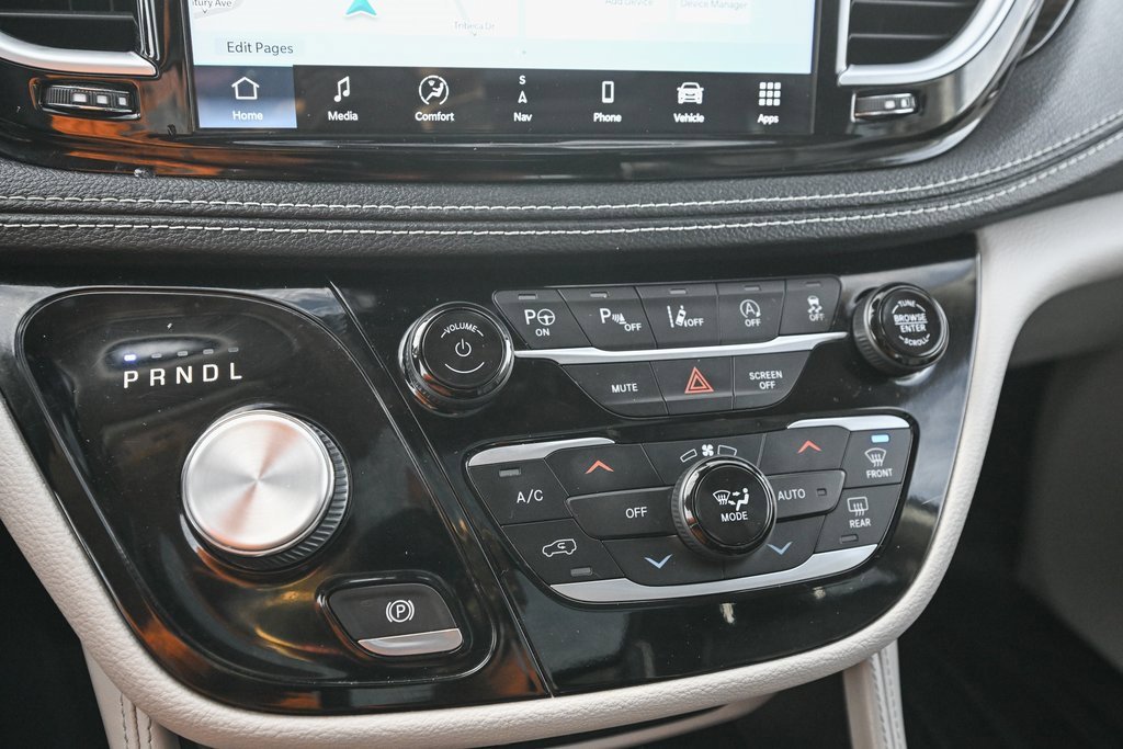 Used 2021 Chrysler Pacifica Limited w/ Uconnect Theater Family Group image 37