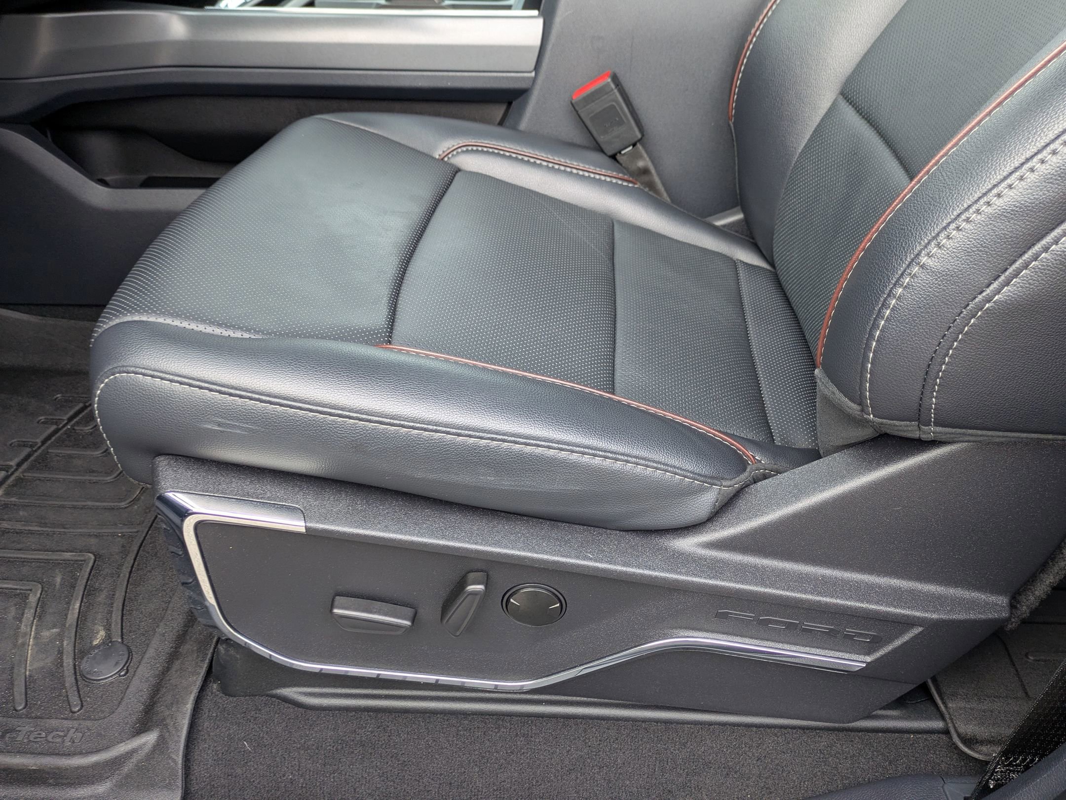 Certified 2024 Ford F250 Lariat w/ Lariat Ultimate Package image 16