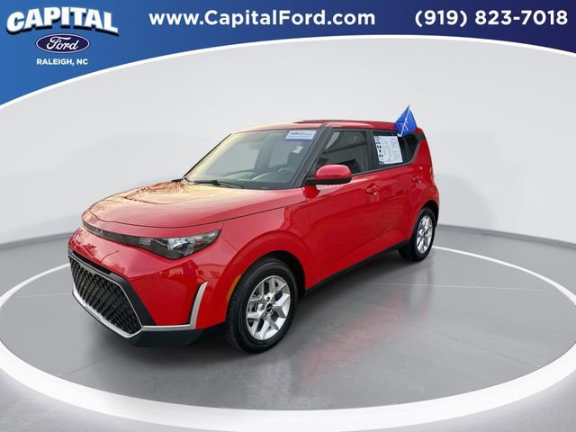 Used 2025 Kia Soul LX w/ LX Technology Package image 2