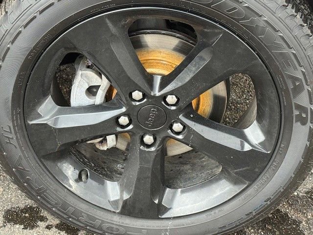 Used 2023 Jeep Grand Cherokee Altitude AWD/4WD image 10