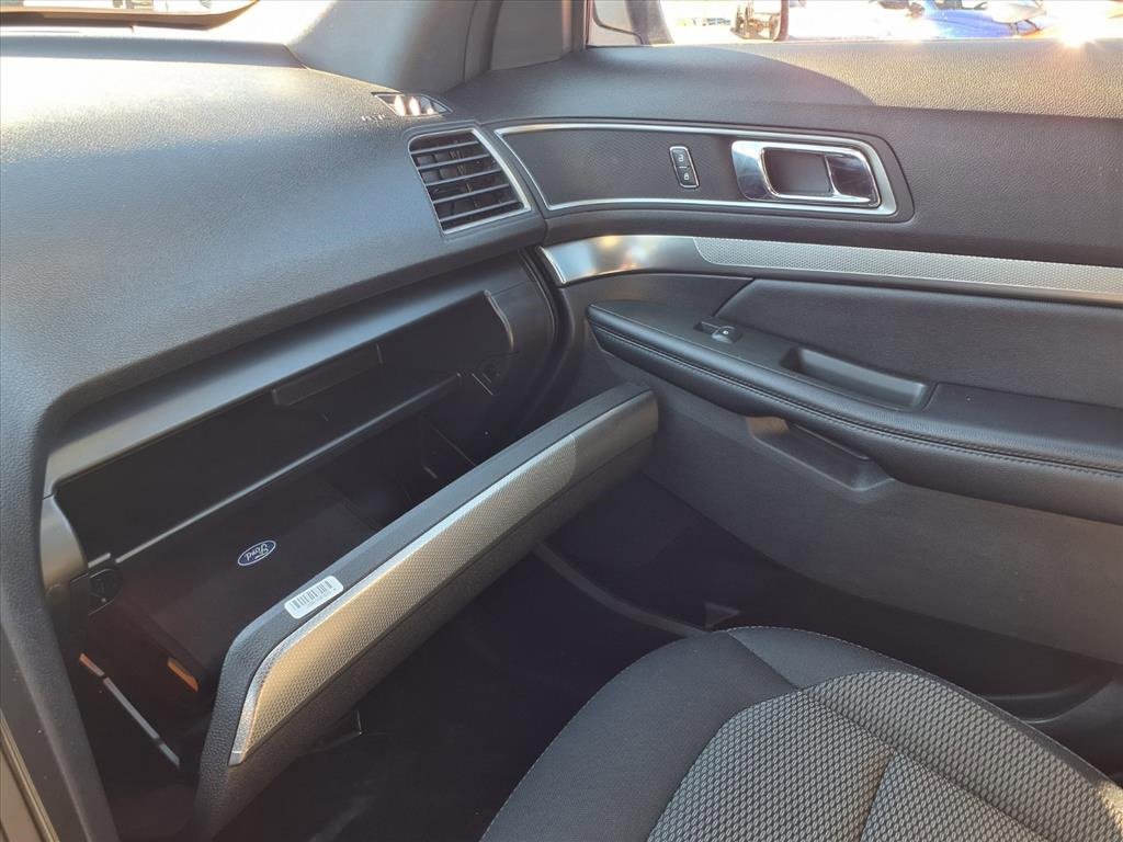 Certified 2018 Ford Explorer XLT w/ Equipment Group 201A image 22